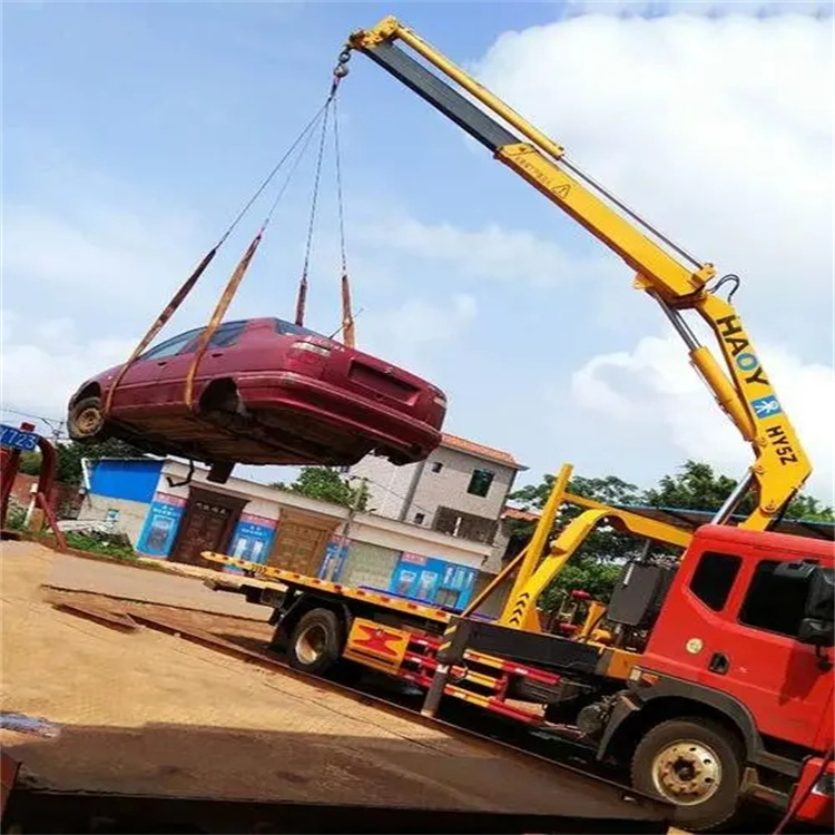 长兴县吊车吊汽车的正确方法